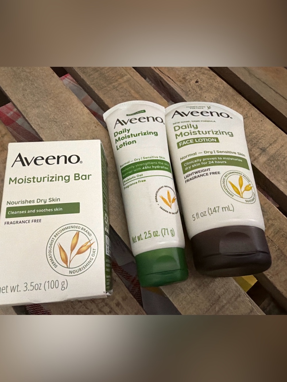 Aveeno Daily Moisturizing Lotion and Moisturizing Bar Skincare Set NWT